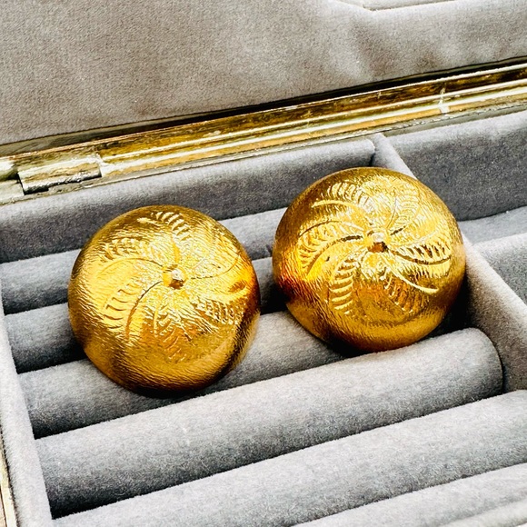 Vintage Modernist Dome Earrings - Picture 3 of 14